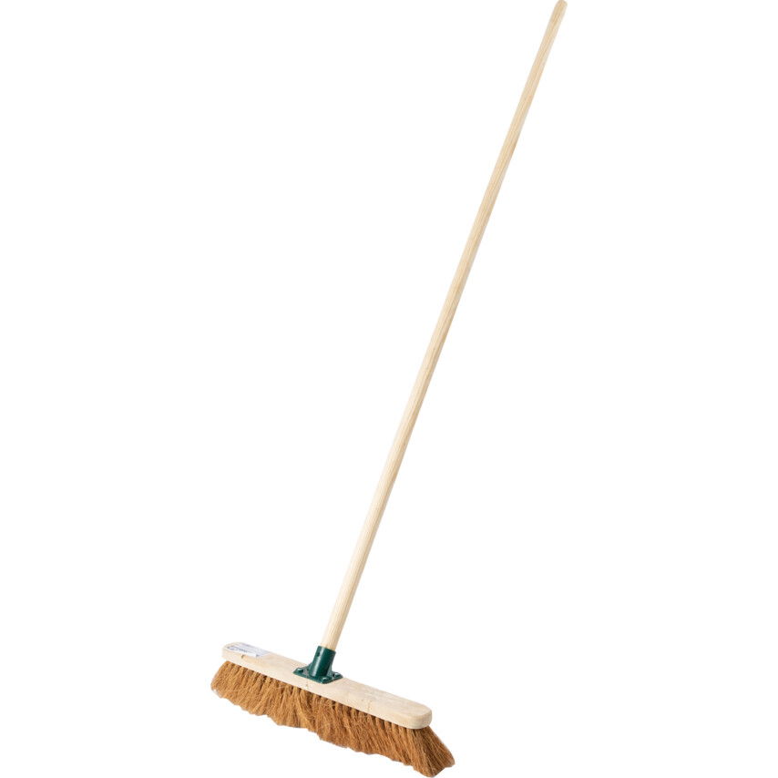 Cotswold 18" KÓKUSZ SEPRŰ 60" FA NYÉLLEL termék fő termékképe